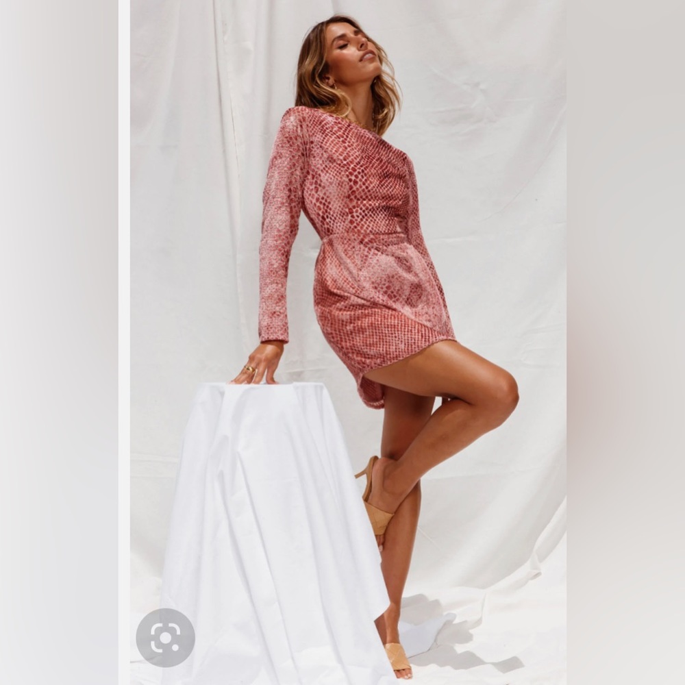 Selfie Leslie Demure Long Sleeve Open Back Dress in Rose